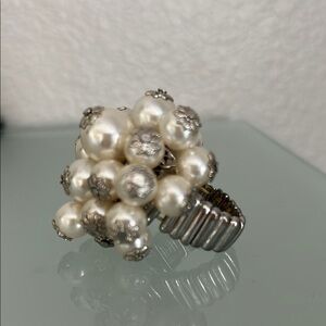 Elegant cluster Pearl Ring